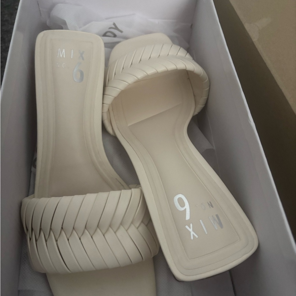 Mi Cream Sandals with Chic Design